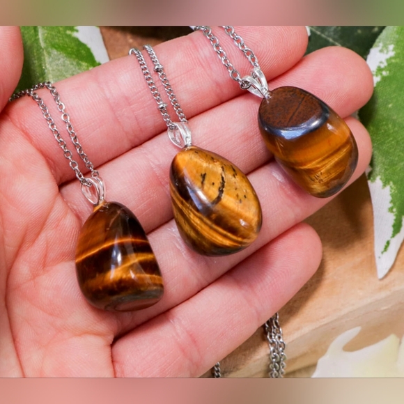 Tiger's Eye Pendant smooth and polished - Picture 2 of 5